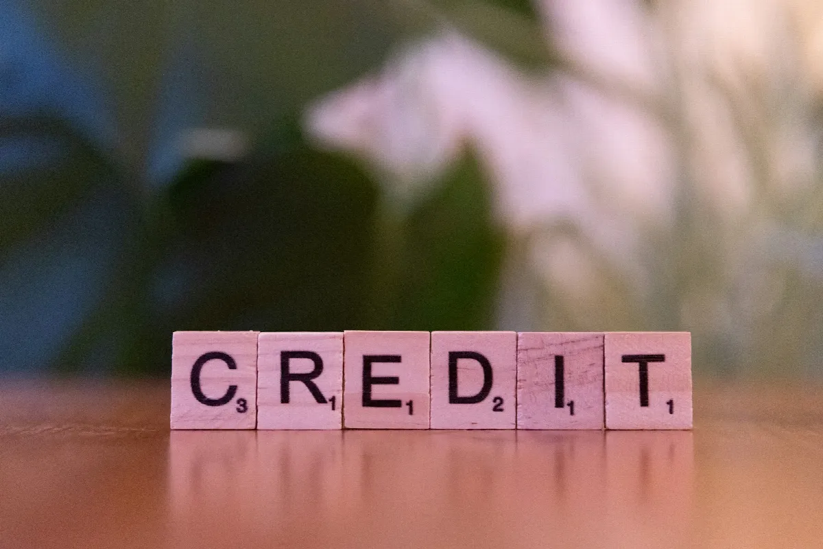 Wooden blocks spelling the word credit on a table
